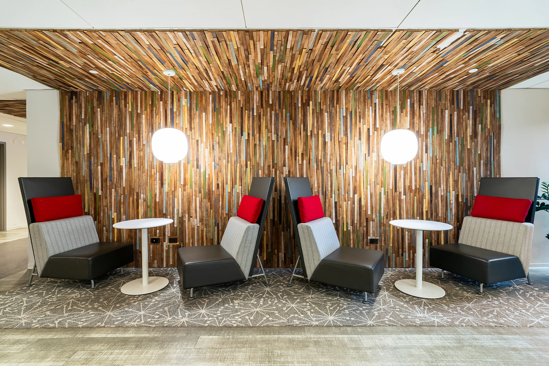 Food service and lounge area at 6400 Shafer Court in Rosemont.